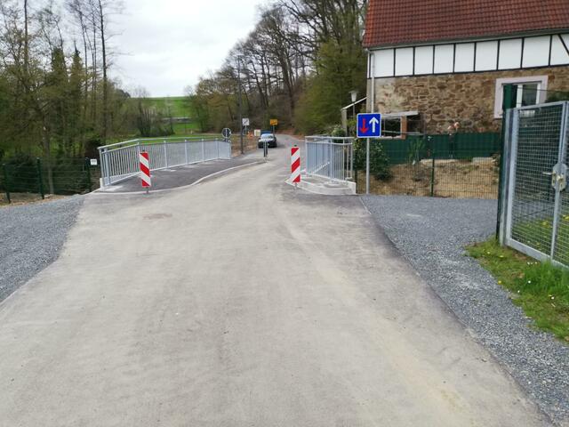 Die Anwohner freuen sich, das die neue Dürscheider Brücke jetzt freigegeben wurde.  | Foto: TWB