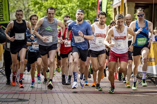 Von wegen „Ladys first“: Beim Start des GVG-Frühlingslaufs in Frechen standen die Herren in der vordersten Reihe.  | Foto: Axel Kohring / BEAUTIFUL SPORTS