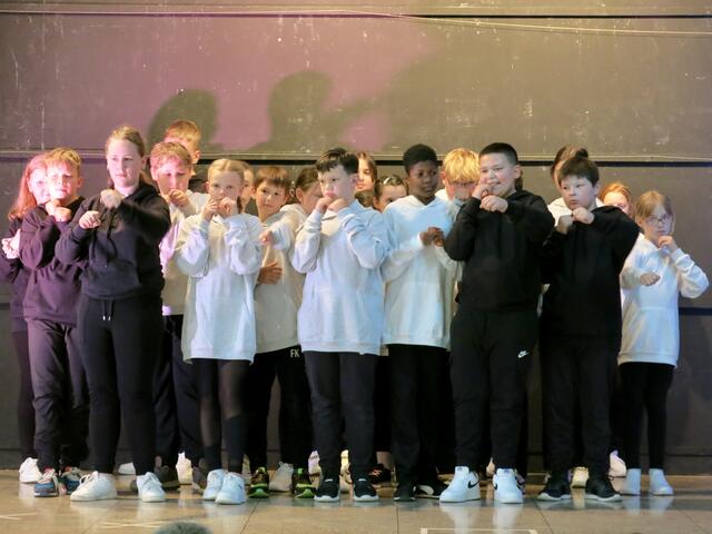 Zusammengehörigkeit und der Wunsch, einmal ganz stark zu sein.  | Foto: Siegbert Engel