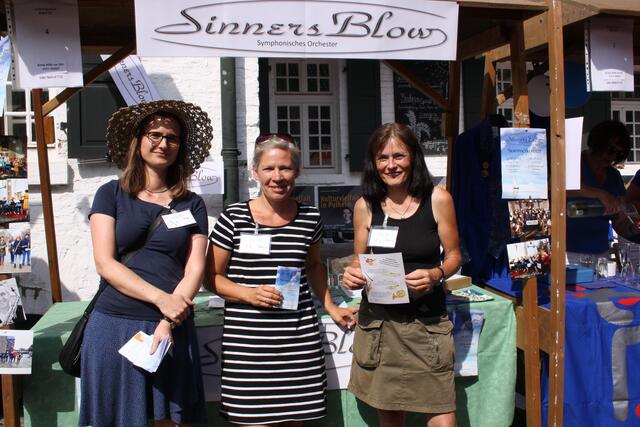 Zum ersten Mal beim Pulheim Stadtfest dabei: Das sinfonische Blasorchester „SinnersBlow“ aus Sinnersdorf hofft auf viele neue Musiker.  | Foto: Lena Großekathöfer