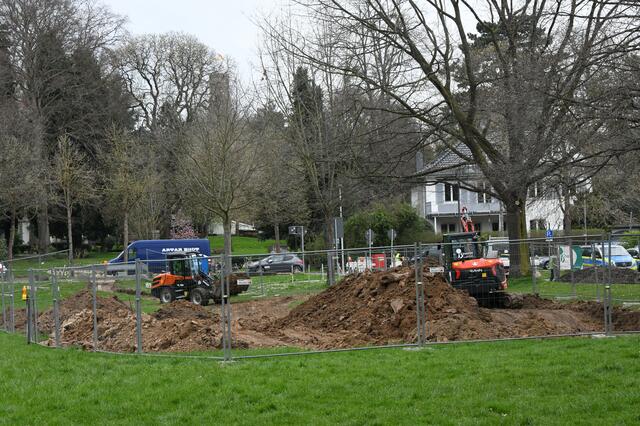 Eine der drei Outdoor-Fitnessanlagen im Bonner Stadtgebiet entsteht aktuell auf der Rigal´schen Wiese in Bad Godesberg.  | Foto: AS
