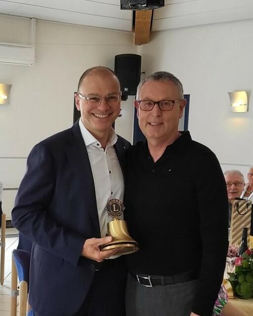 Christoph Manstein (rechts) überreichte den Staffelstab an Jens Winter. | Foto: Lions Club