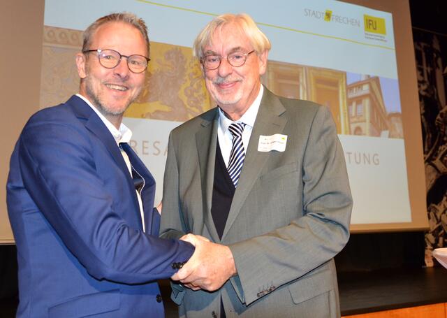 Ingo Arlinghaus (li.) ist neuer 1. Vorsitzender der IFU. Er tritt die Nachfolge von Dr. Jürgen Höser (re.)an, der nach sechs Jahren im Amt, etwas kürzer treten will.    | Foto: Lars Kindermann