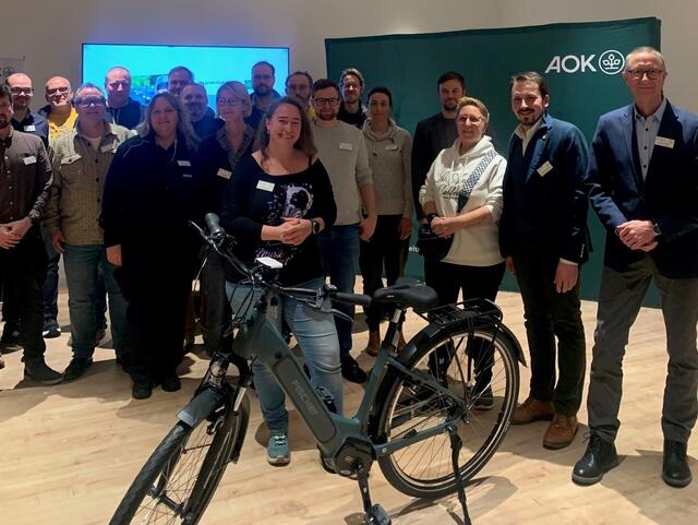 Ein tolles E-Bike war der Hauptpreis bei der AOK-Aktion.  | Foto: AOK