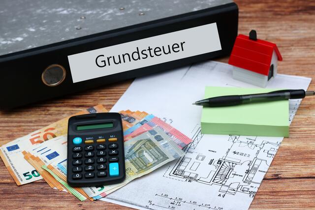 Die Grundsteuer wird in Wesseling zum 1. Januar 2025 angehoben. Ebenso die Vergnügungssteuer. | Foto: Racamani/stock.adobe.com