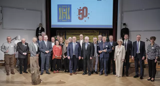 Jubiläumsgäste und Gratulanten.  | Foto: Mark Rohsiepe