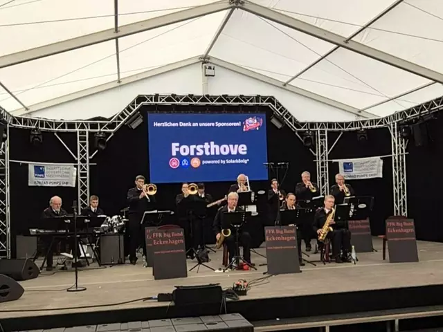 Die Bigband der Freiwilligen Feuerwehr Eckenhagen präsentierte sich beim Tag der Feuerwehrmusik.
  | Foto: (c) FFR Bigband