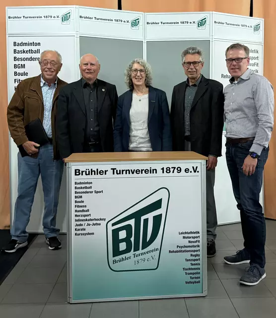 Manfred Pirschel, Rainer Löb, Doris Büttner, Werner Wallikewitz - Sprecher des Präsidiums - und Daniel Rüter (von links).  | Foto: Mia Klein - BTV