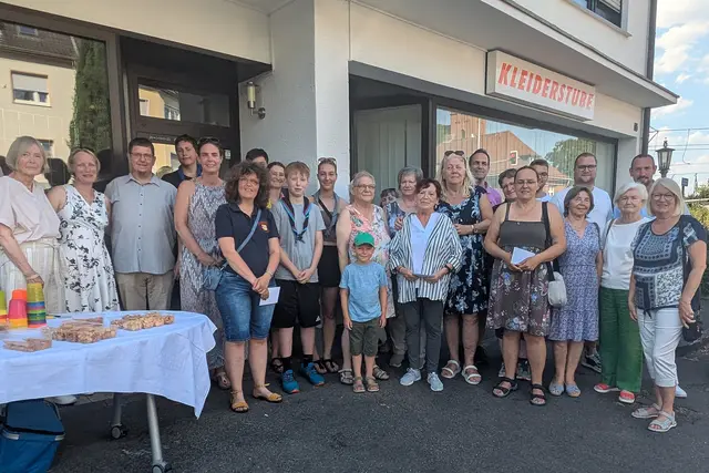 Ab in die Ferien: Das Team der Kleiderstube unterstützt 13 Kinder- und Jugendgruppen für ihre Ferienprojekte. | Foto: fes