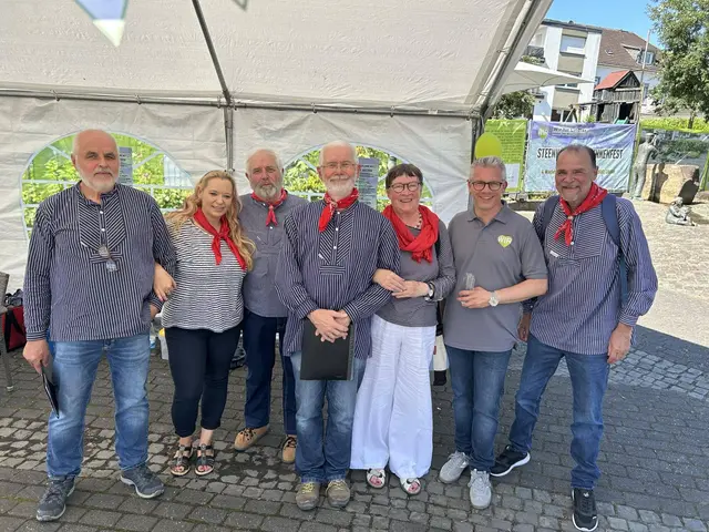 Der Shanty-Chor Schmitzhöhe begeisterte mit seinem Repertoire.    | Foto: Winfried Panske