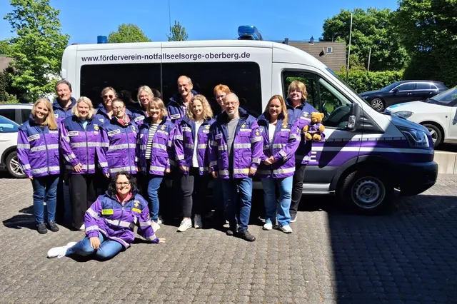 Die Auszubildenden haben im Mai die Theorie abgeschlossen und anschließend mit  Hospitationen begonnen. Koordinatorin Sigrid Marx (vorne) hat die Ausbildung geleitet.  | Foto: Michael Marx