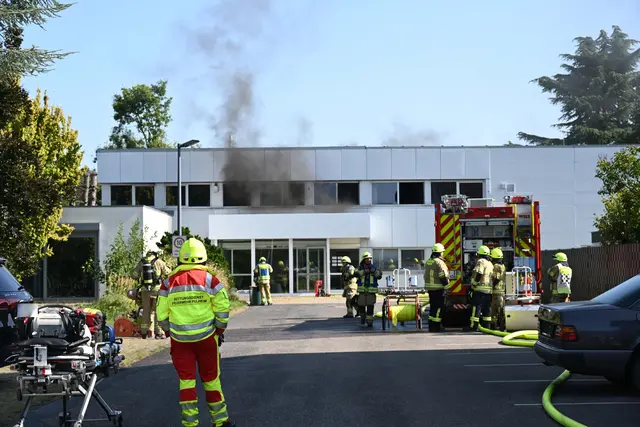 Akkus hatten in einem Bürogebäude an der Donatusstraße Feuer gefangen.  | Foto: Feuerwehr Pulheim