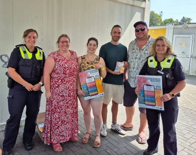 Verkehrserziehungskurs für geflüchtete Kinder: Zusammenarbeit der städtischen Jugendförderung und der Polizei in der Unterkunft Wohnen am Mühlenbach.  | Foto: Stadt Frechen