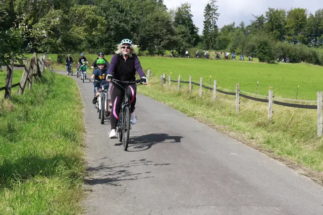 Unterwegs auf dem 16 Kilometer langen und landschaftlich interessanten Rundkurs genossen die Radler im vorigen Jahr die herrliche Natur.   | Foto: Karin Rechenberger