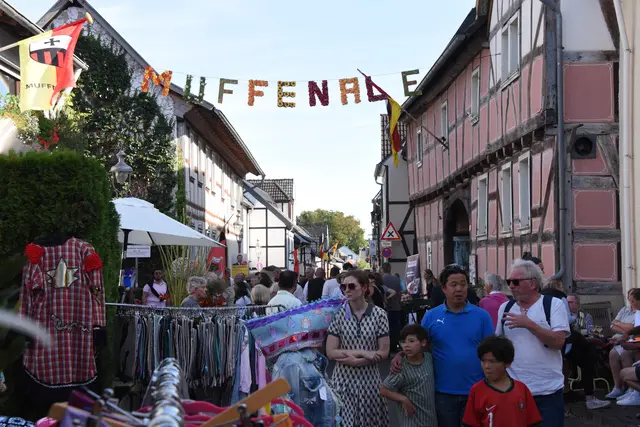 Tradition und Leidenschaft gehören schon immer zur Muffenale, dem großen Straßenfest auf der Muffendorfer Hauptstraße und lockten auch diesmal wieder tausende Besucher an.  | Foto: AS