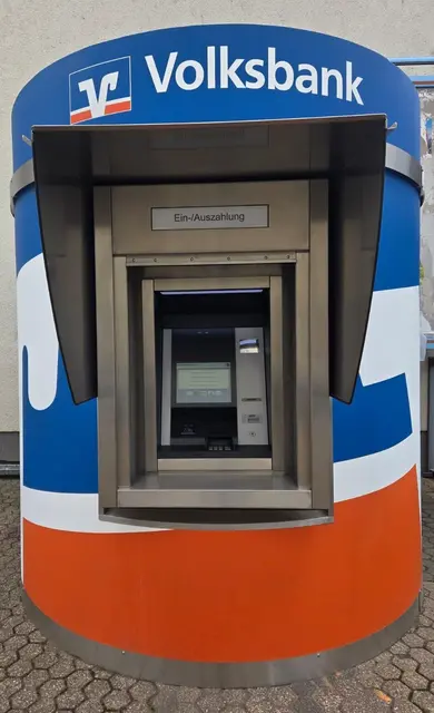 Im Juni war der Geldautomat der Volksbank in Quadrath-Ichendorf  gesprengt worden. | Foto: Volksbank Erft