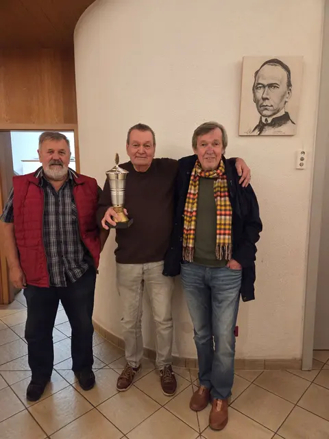 Drittplatzierter Werner Kramer, Sieger Reiner Leonhardt und Zweitplatzierter Lothar Schreiner (v.l.n.r.).  | Foto: Grommes