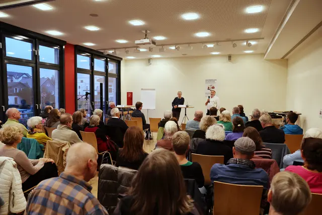 Das Severinushaus war beim Vortrag von Butterwegge (l.) ausgebucht.   | Foto: Manfred Stern