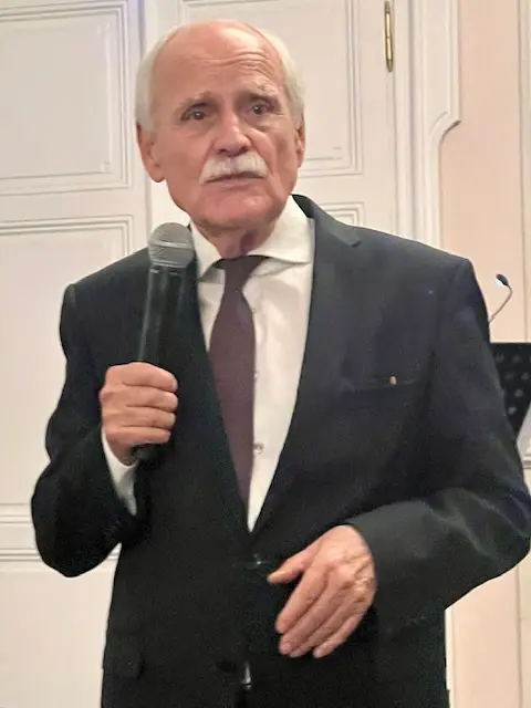 Soirée-Gastredner Dr. Jürgen Linden begeisterte mit seinem Vortrag zur Geschichte und Bedeutung des Karlspreises.  | Foto: FAB