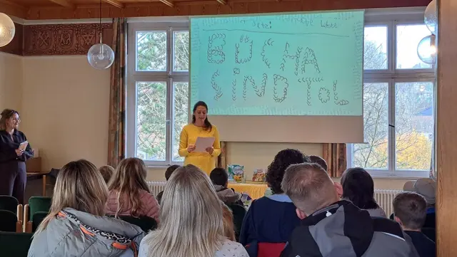 Bürgermeisterin Larissa Weber zeichnete die erfolgreichen Kapiteljäger*innen aus.  | Foto: Marktstadt