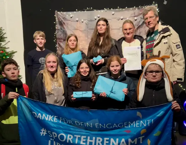 Der SV Hellas Siegburg ehrte Ann-Cristin Thomas für ihre langjährige und vielfältige Arbeit im Verein.  | Foto: SV Hellas