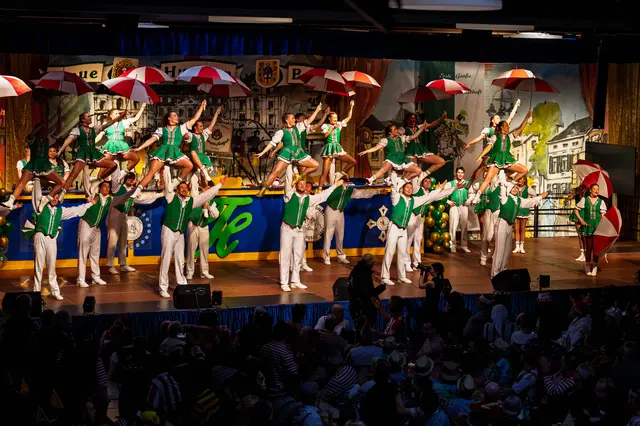Die Herren konnten bei den Treuen Husaren Brühl auch in diesem Jahr wieder ein tolles Programm genießen. | Foto: Norbert Liebertz