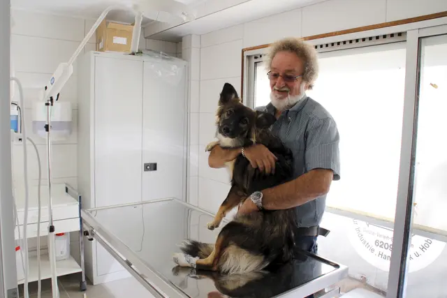 Damit Hunde im Tierheim Mechernich mehr Platz und Ruhe haben, soll bald ein neues Hundehaus entstehen. Dafür bittet Chef Reiner Bauer um Unterstützung.  | Foto: pp/Agentur ProfiPress