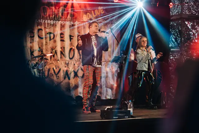 Von Synthwave-Hits bis zu Rockklassikern – Stranger Songs spielt die Kultsongs aus Stranger Things und weitere Highlights, die die Ära geprägt haben | Foto: Stranger-Songs/Veranstalter