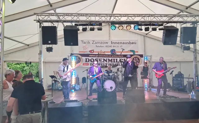 Der Auftritt der Eitorfer Band „Dosenmilch“ war musikalischer Höhepunkt | Foto: Erwin Höller/SV Höhe