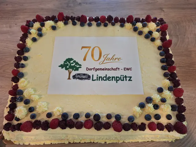 Die Jubiläumstorte durfte beim Fest zum 70-jährigen Bestehen der Dorfgemeinschaft EWC Lindenpütz nicht fehlen. | Foto: EWC Lindenpütz