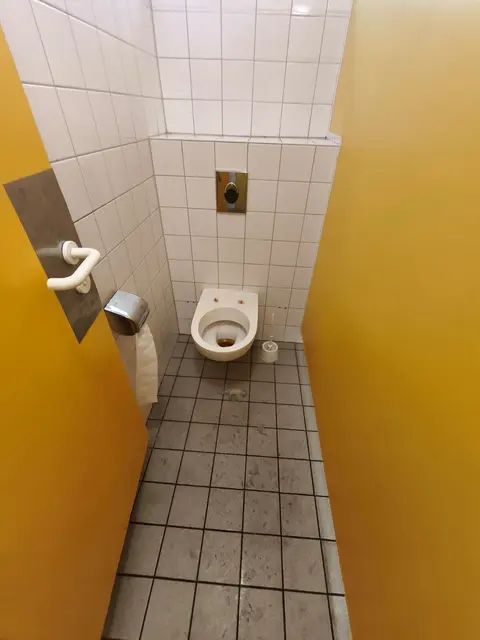 So sieht es aus, seit dem die Ferienaktion läuft und die Reinungsfirma ihre Arbeit offensichtlich eingesellt hat.  | Foto: Fries