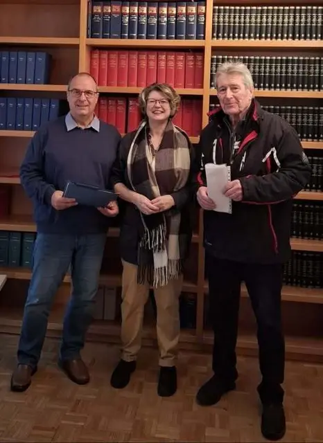 Rückblick auf eine bemerkenswerte Entwicklung: (v.l.) Vorsitzender Hartmut Behrendt, Schatzmeisterin Stephanie Behrendt und stellvertretender Vorsitzender Jürgen Euteneuer.  | Foto: MiA