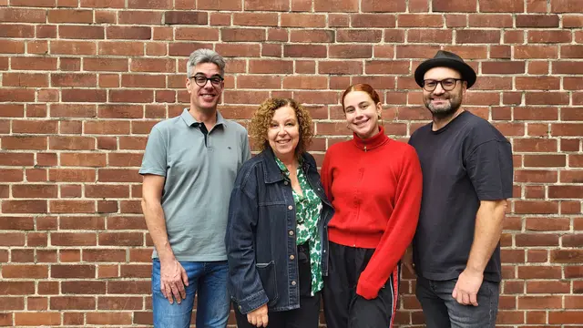 Voller Motivation: (vl) Alexander Daun (Katholisch in Hürth), Projektleiter KLANGSZENENBILD, Bebê de Soares und Eugênia Labuhn (Teatro 4Garoupas); Marco Jansen (EMJAY PROJECTS), Künstlerischer Leiter KLANGSZENENBILD.   | Foto: EMJAY PROJECTS