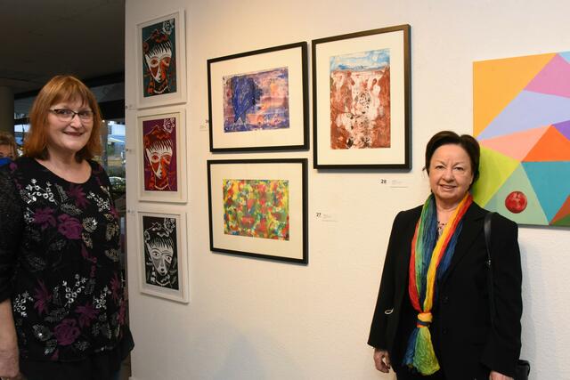 Gitta Büsch und Heidi Adrian beteiligen sich beim aktuellen Kunstsalon des Kunstverein Bad Godesberg.  | Foto: AS