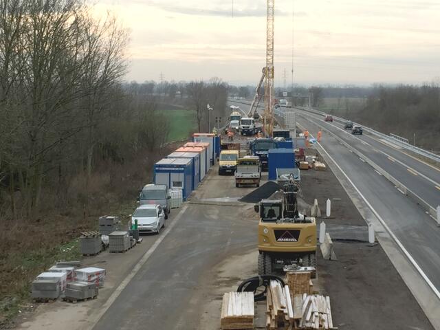 Die Arbeiten am Brückenbauwerk „Liblarer Mühlengraben“ schreiten voran. | Foto: dru