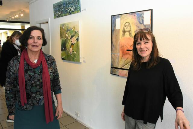 Irene Gilles und Susanne Kopplin stellen aktuell im Glaskarree des Kunstverein Bad Godesberg an der Burgstraße 85 einen Querschnitt ihrer Werke aus.
