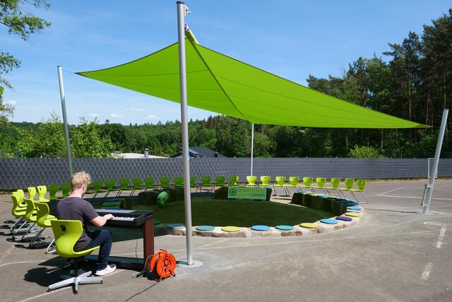 Das „grüne Klassenzimmer“ ermöglicht Unterricht, aber auch Veranstaltungen, an der frischen Luft.  | Foto: Woiciech