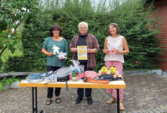 Präsentieren das umfangrieche Angebot für den „Tag der sozialen Dienste“: v.l.: Elke Steckenstein, Matthias Domrös und Annegret Kastorp (v.l.)  | Foto: prl