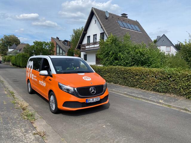Seit Beginn des Monats ersetzt der On-Demand-Verkehr „mobie“ der REVG das bisherige AST-Angebot in Erftstadt.  | Foto: REVG