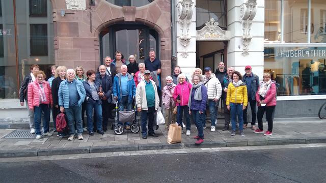 Gut gelaunt unterwegs beim Jahresausflug des Wiehler Heimatvereins in Aachen.   | Foto: Iris Trespe