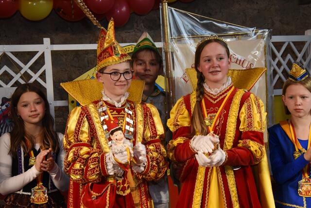 Endlich in Amt und Würden: Prinz Max III. und Kindergodesia Summer, die sich nun auf eine tolle Session freuen.  | Foto: AS