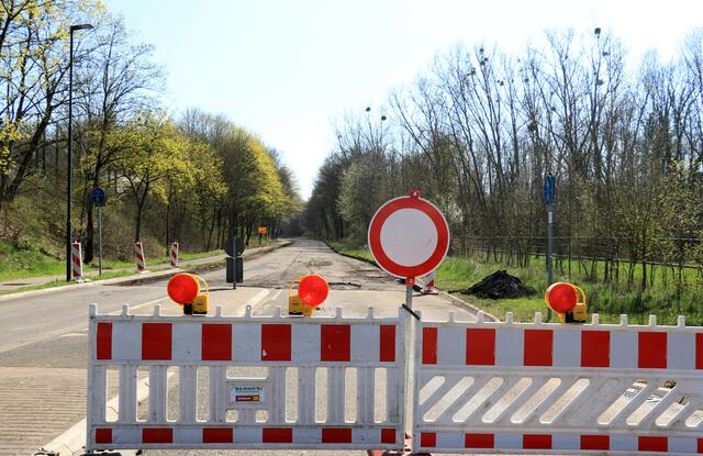 Die Landstraße wurde am Donnerstagmittag vorzeitig wieder für den Verkehr freigegeben. | Foto: Zingsheim