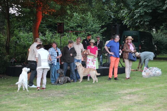 Es ist dieser besondere Mix aus Britischer Landpartie, Picknick mit guten Freunden und Live-Musik welcher das besondere Flair der „Nacht unter der Kantanie“ ausmacht.  | Foto: Archivfoto: Meckenheimer Verbund