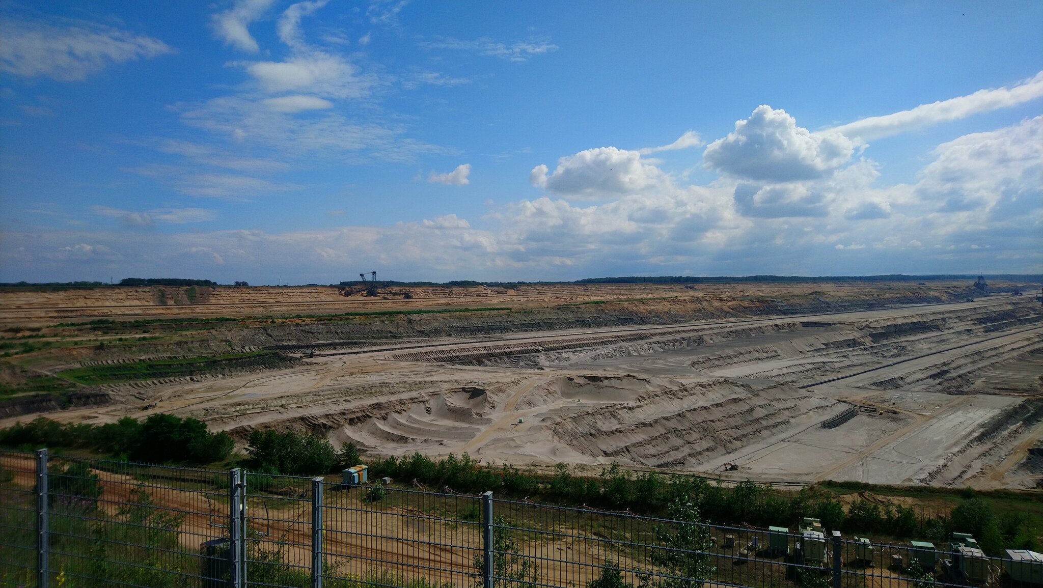 Strom für über 3.000 Haushalte: RWE baut Solaranlage im Tagebau Hambach ...