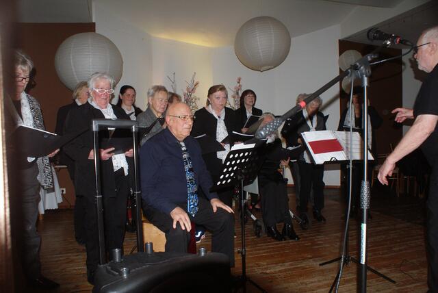 Zur musikalischen Unterhaltung trug der Chor „Die Uhu‘s“ unter Leitung von Alois Gaisch bei.  | Foto: VdK Neunkirchen-Seelscheid