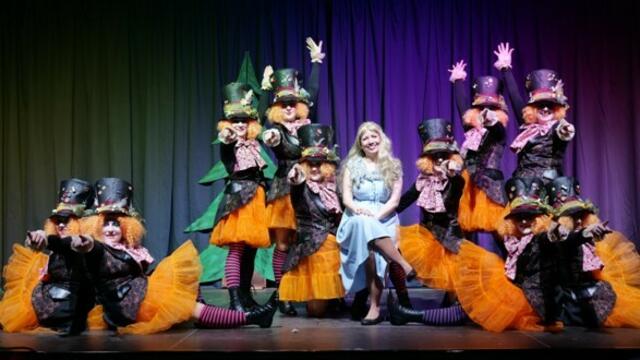 Das Team der kfd begeisterte mit Choreografie und Kostümen.  | Foto: Sabine Ehling