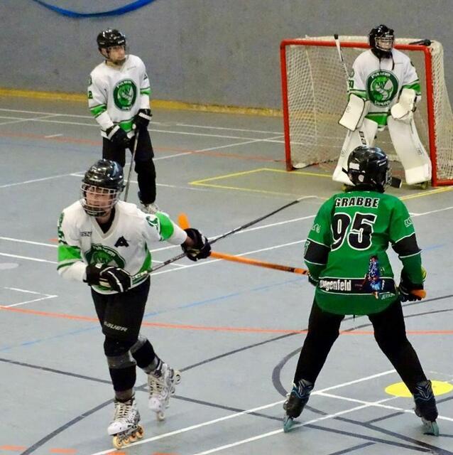 Die Vipers Abwehr erstickte immer wieder erfolgreich die Angriffversuche der Devils.  | Foto: Carsten Winterling