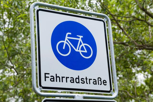 Hat die Frechener Fahrradzone mehr Menschen zum Fahrradfahren animiert oder ist der Verkehrsversuch gescheitert? Eine Online-Befragung soll die Frage beantworten.  | Foto: pit24/Adobe.Stock.com