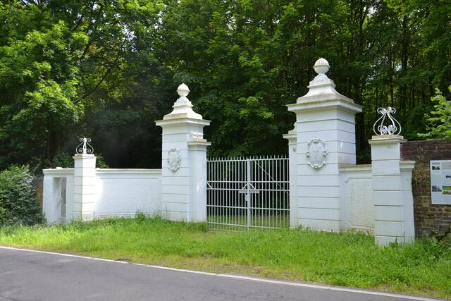 Das restaurierte Westportal an der Sebastianusstraße in Frechen-Königsdorf. | Foto: Lars Kindermann