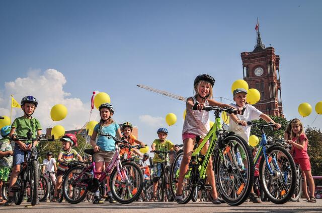 Ein Foto von eine Kidical Mass-Aktion in Berlin. So soll es am kommenden Sonntag auch im Vorgebirge und in den Rheindörfern rund um Bornheim aussehen. | Foto: Veranstalter